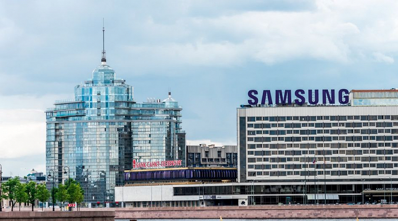 «Samsung не принимала решения о возобновлении поставок в Россию», — компания прокомментировала последние слухи